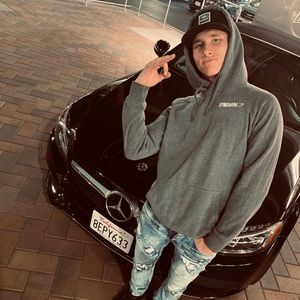 Meet your Posher, Devin